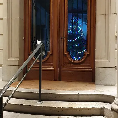 Totalement Renove En Plein Centre-ville Devant La Prefecture De Lyon