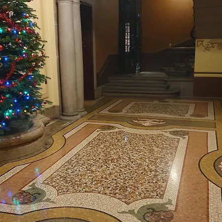 Totalement Rénové En Plein Centre-ville Devant La Préfecture De *