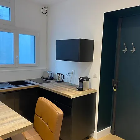 Totalement Renove En Plein Centre-ville Devant La Prefecture De Apartment *